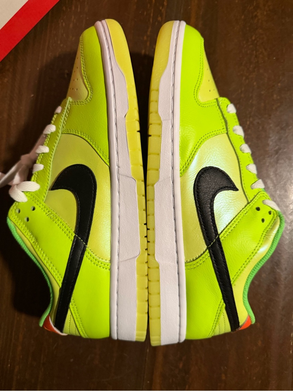 Nike Dunk Low SE 'Splash Volt' Sneakers - 9.5M - Picture 4 of 8